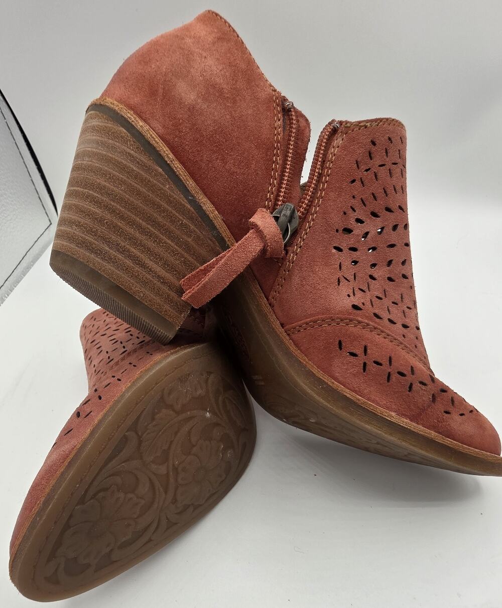 Women's Sofft Laser Cut Western Stacked Heel Ankle Bootie Boots Size 6 / Coral